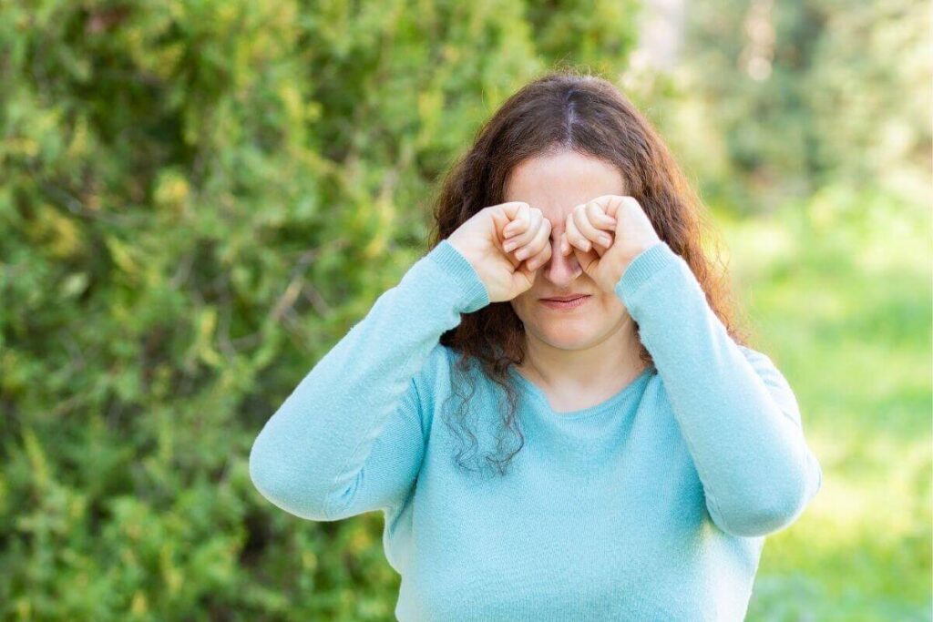 cómo diferenciar una alergia del ojo seco